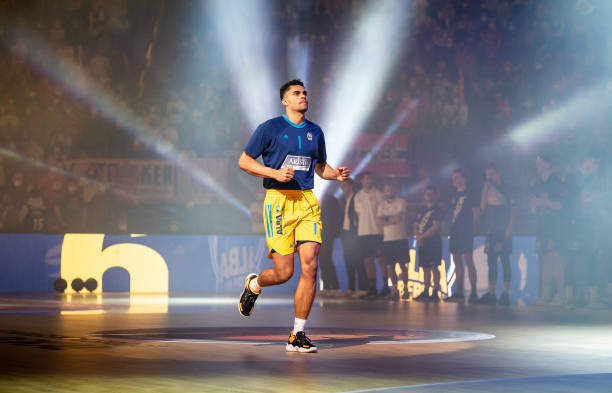 根据意大利 根据意大利