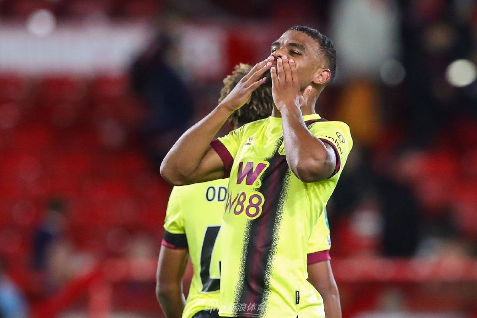 据绝对优势 据绝对优势